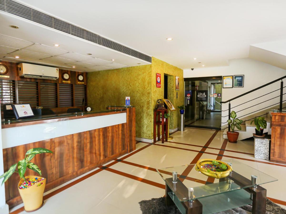 Hotel Treebo Trend Time Square Marine Drive Kochi Exterior foto