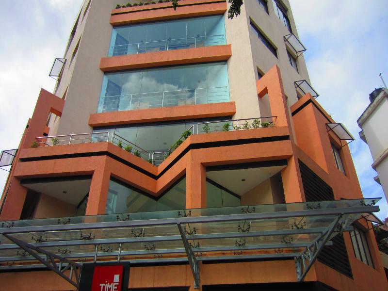 Hotel Treebo Trend Time Square Marine Drive Kochi Exterior foto