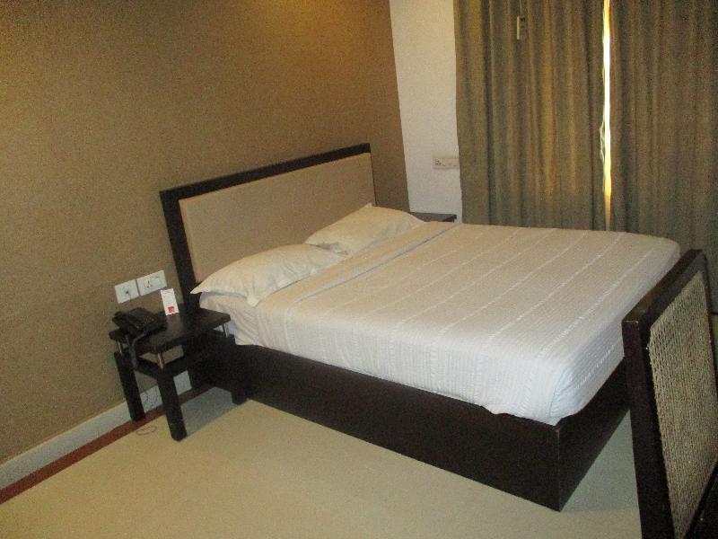 Hotel Treebo Trend Time Square Marine Drive Kochi Exterior foto