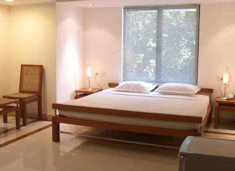 Hotel Treebo Trend Time Square Marine Drive Kochi Zimmer foto