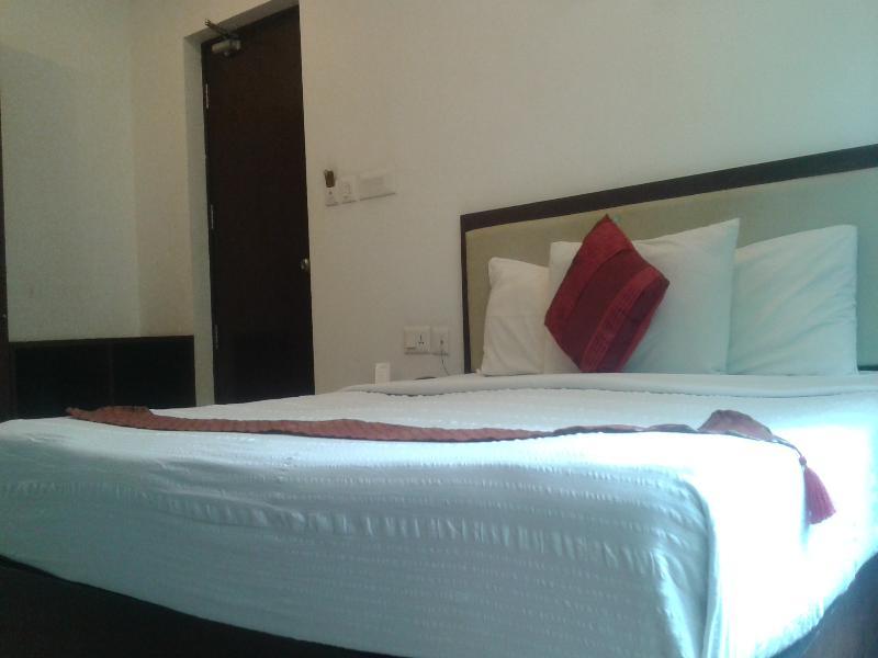 Hotel Treebo Trend Time Square Marine Drive Kochi Exterior foto
