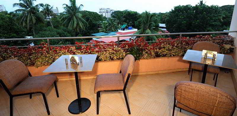 Hotel Treebo Trend Time Square Marine Drive Kochi Exterior foto