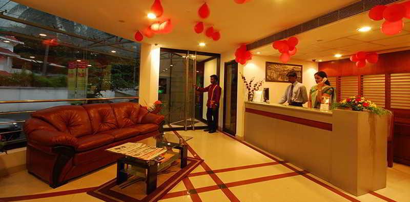 Hotel Treebo Trend Time Square Marine Drive Kochi Exterior foto