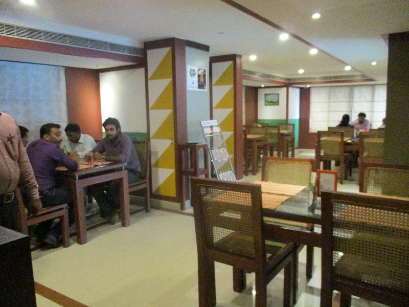 Hotel Treebo Trend Time Square Marine Drive Kochi Exterior foto